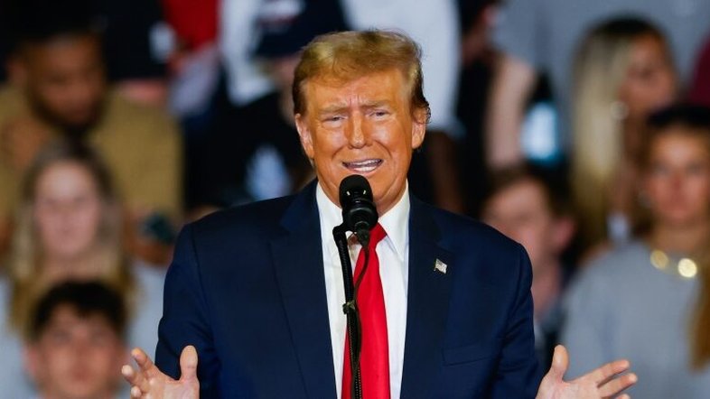 Trump afirma que 'encorajaria' Rússia a atacar quem deve à Otan