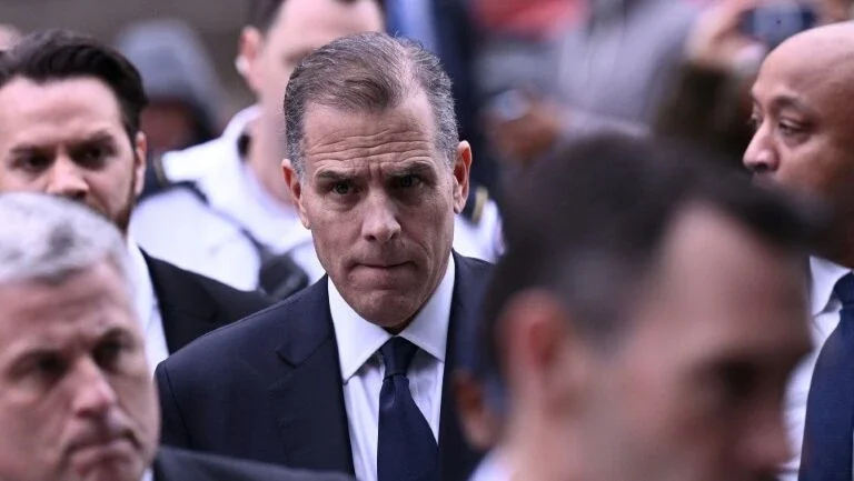 Filho de Joe Biden é condenado por portar arma de fogo enquanto era usuário de drogas