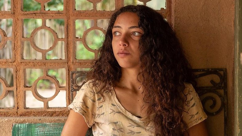 Atriz Alice Carvalho