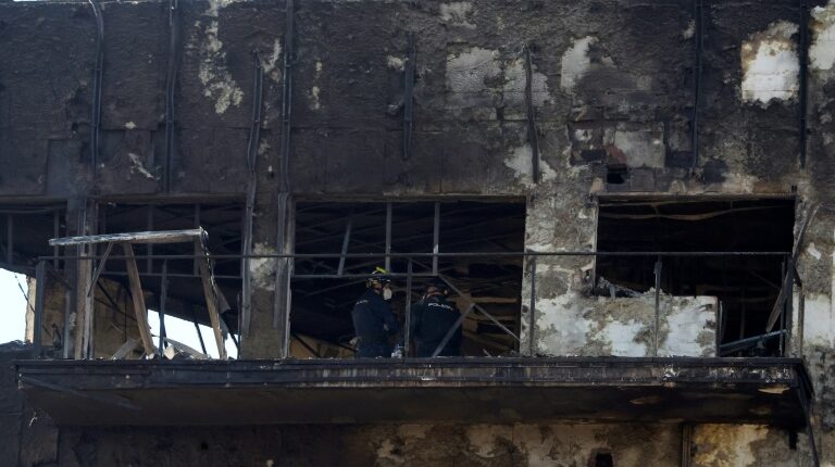 Autoridades encontram 10º corpo em edifício que sofreu incêndio em Valência