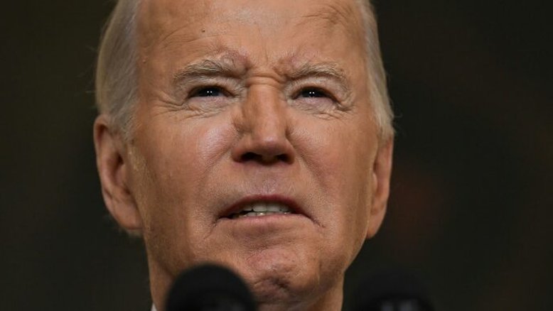 Biden bloqueia deportação de palestinos nos EUA por motivos humanitários