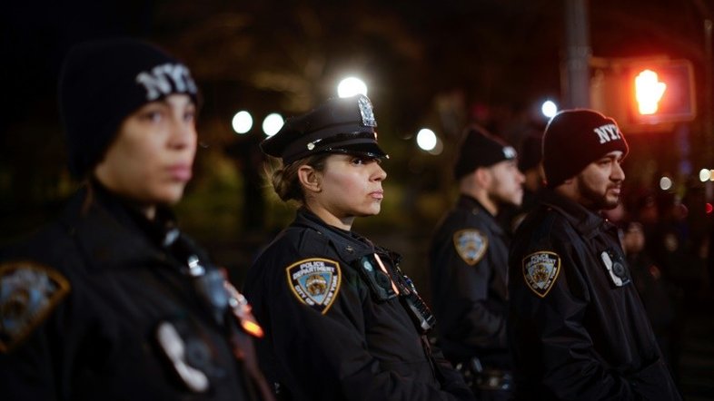 Um morto e cinco feridos em ataque a tiros no metrô de NY
