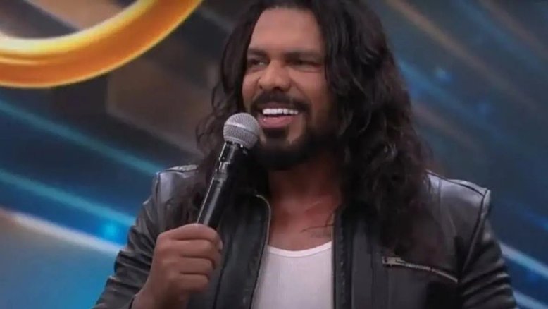 Cantor sertanejo é preso após ficar pelado na frente de funcionária durante massagem