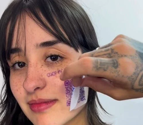 Beiçola do Privacy choca web com suposta tatuagem de QR Code no rosto