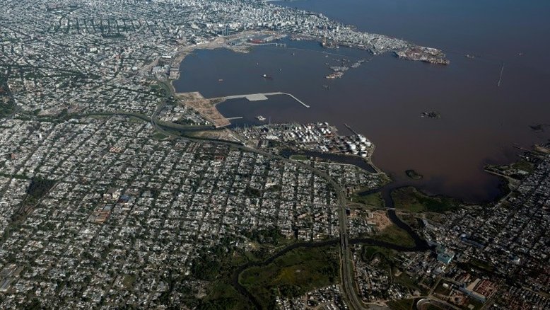 Uruguai recebe aval da Argentina para ampliar dragagem do porto de Montevidéu
