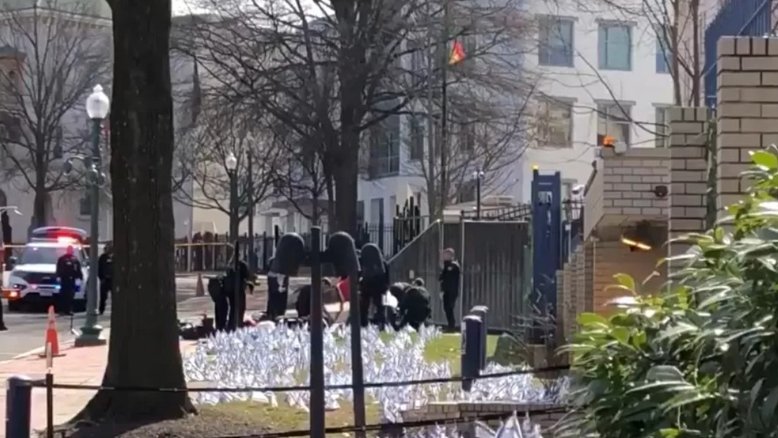 Militar americano ateou fogo em si próprio diante da embaixada de Israel em Washington