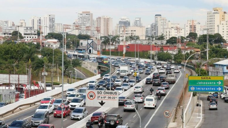 Prefeitura suspende rodízio nesta quarta em meio à greve dos ônibus em SP