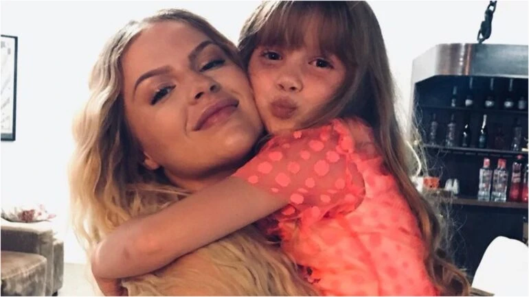 Irmã de Luísa Sonza rebate críticas por não publicar cliques com a cantora: ‘Em que mundo vocês vivem?