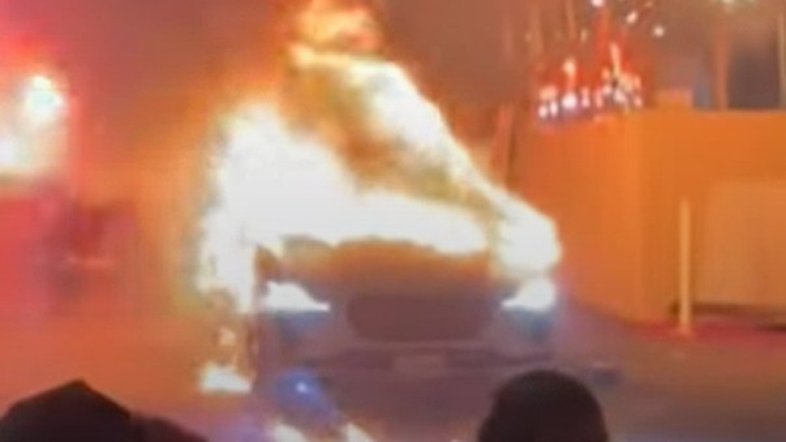 Carro autônomo é incendiado em San Francisco