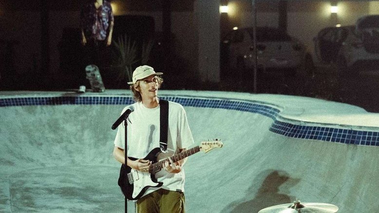 O cantor e compositor Thom