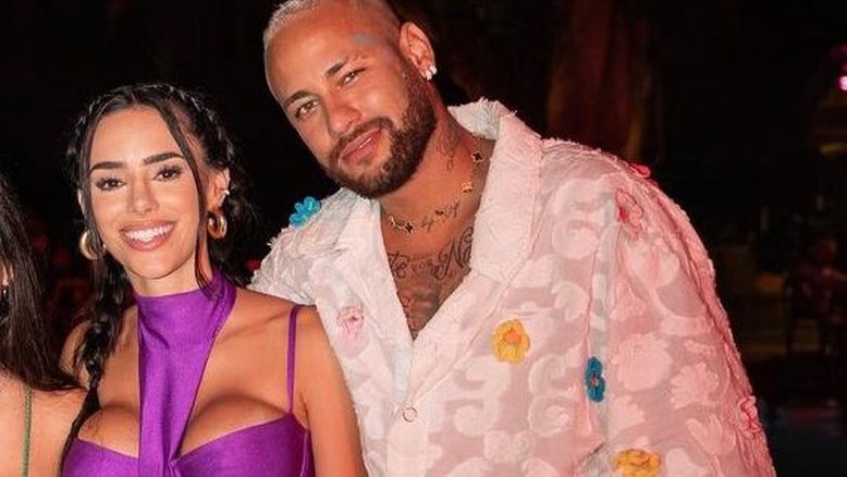 Influencer marcou presença nas festas de 32 anos do jogador de futebol