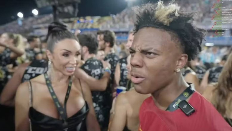Youtuber fazia uma live quando abordou a Miss Universo Trans