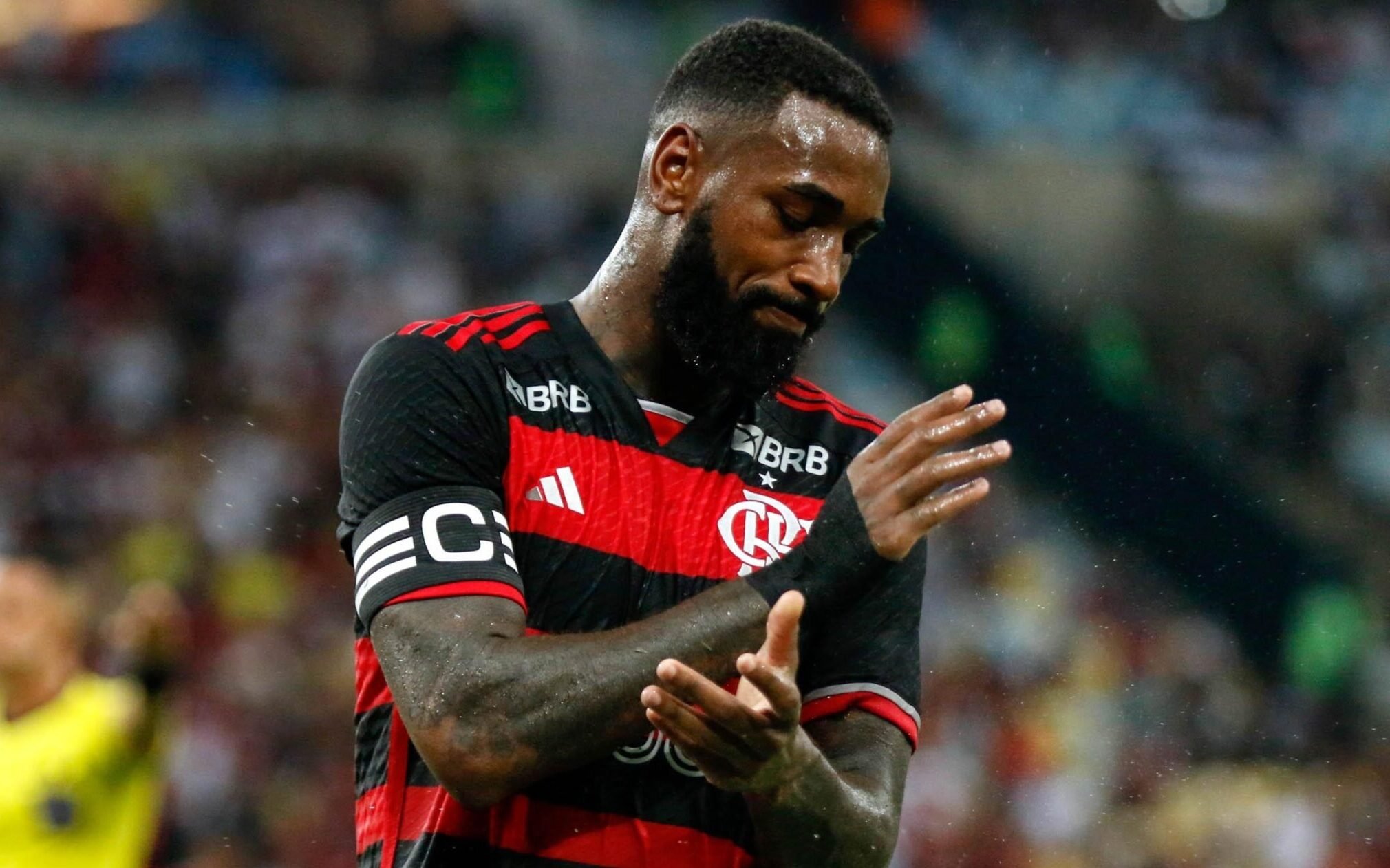 Gerson retorna ao CT do Flamengo, mas deve perder início da