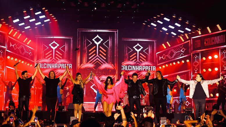 Festival Atemporal da Banda Calcinha Preta encanta Aracaju com espetáculo de 4 horas e também shows de Pablo e Raça Negra