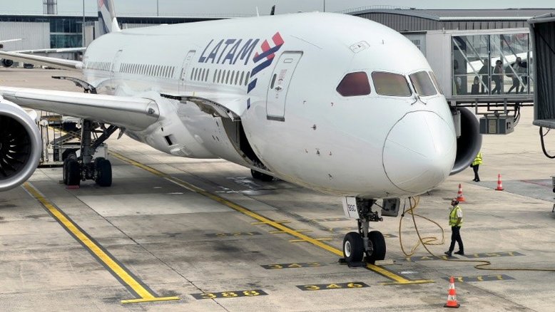 Acidente com avião da Latam: relatório aponta que assento do piloto se mexeu 'sem querer' e fez Boeing cair 120 metros