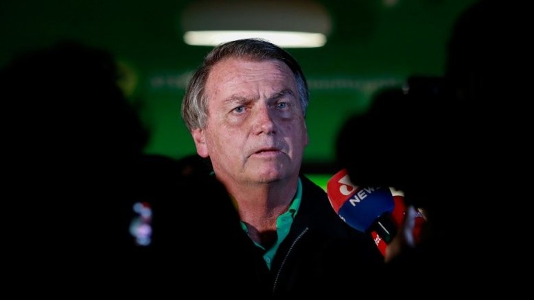 Bolsonaro negocia anistia durante visita ao Senado e demonstra apoio às candidaturas de Alcolumbre e Motta
