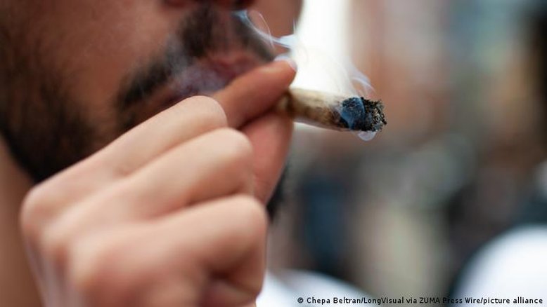 STF suspende julgamento sobre porte de maconha