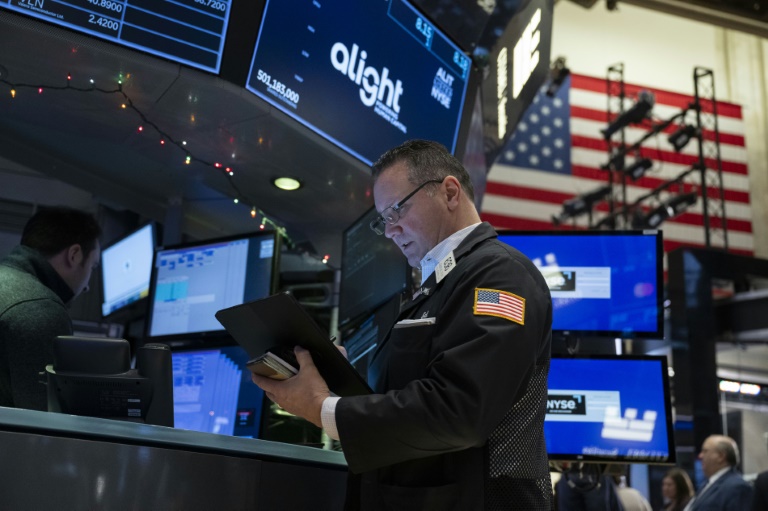 Wall Street encerra bom trimestre com recordes de Dow Jones e S&P 500