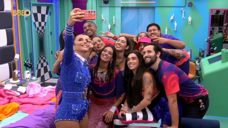 Resumo 'BBB24': festa tem beijo de ex-casal e provocação de Ivete sobre casamento de Lucas