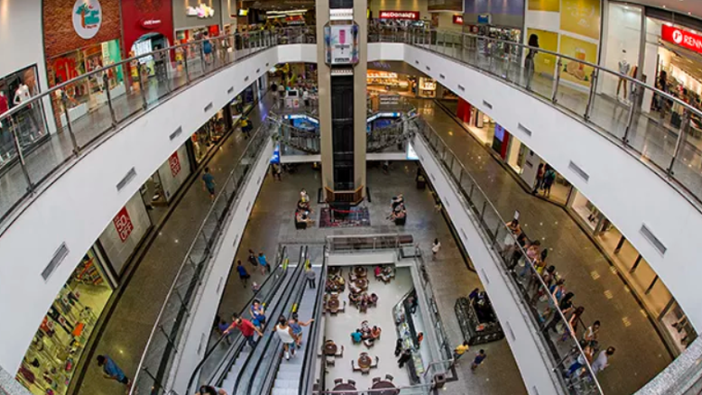 Homem se joga do segundo andar de shopping e atinge outra pessoa na queda no litoral de SP