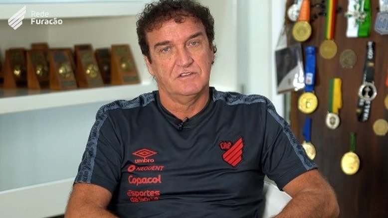 Cuca assume Athletico-PR e fala sobre anulação de sentença na Suíça: 'Aliviado'