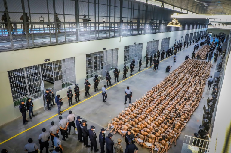 Ministério transfere 14 presos de cadeias federais em ‘rodízio’ contra organizações criminosas