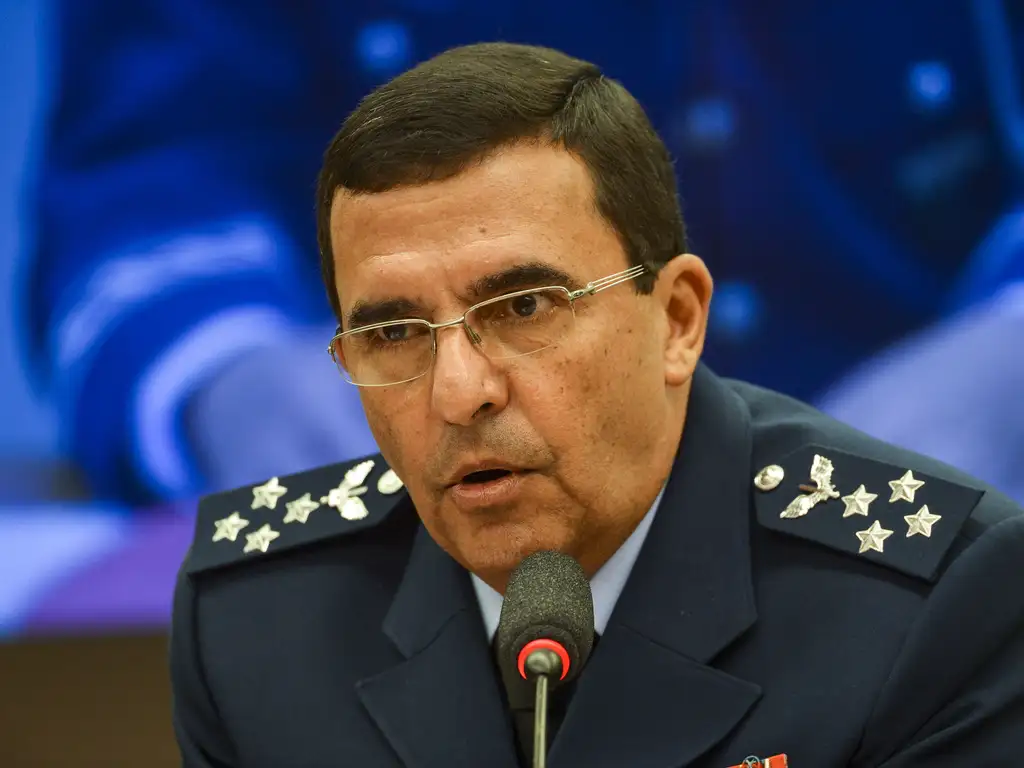 Ex-chefe do Exército ameaçou Bolsonaro de prisão, caso tentasse seguir com golpe