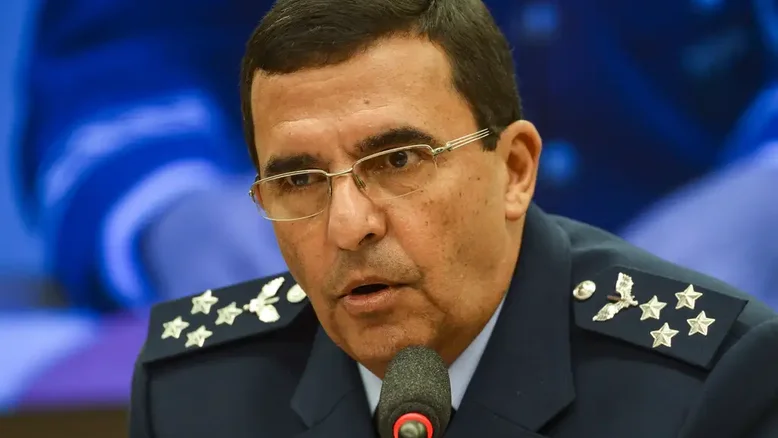 Ex-chefe do Exército ameaçou Bolsonaro de prisão, caso tentasse seguir com golpe