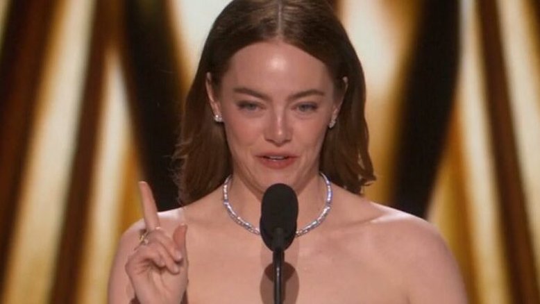 Emma Stone vence como melhor atriz por ‘Pobres Criaturas’