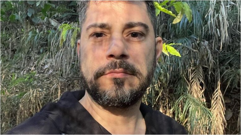 Evaristo Costa atualiza estado de saúde após internação por Doença de Crohn: ‘Tomando corticoide’