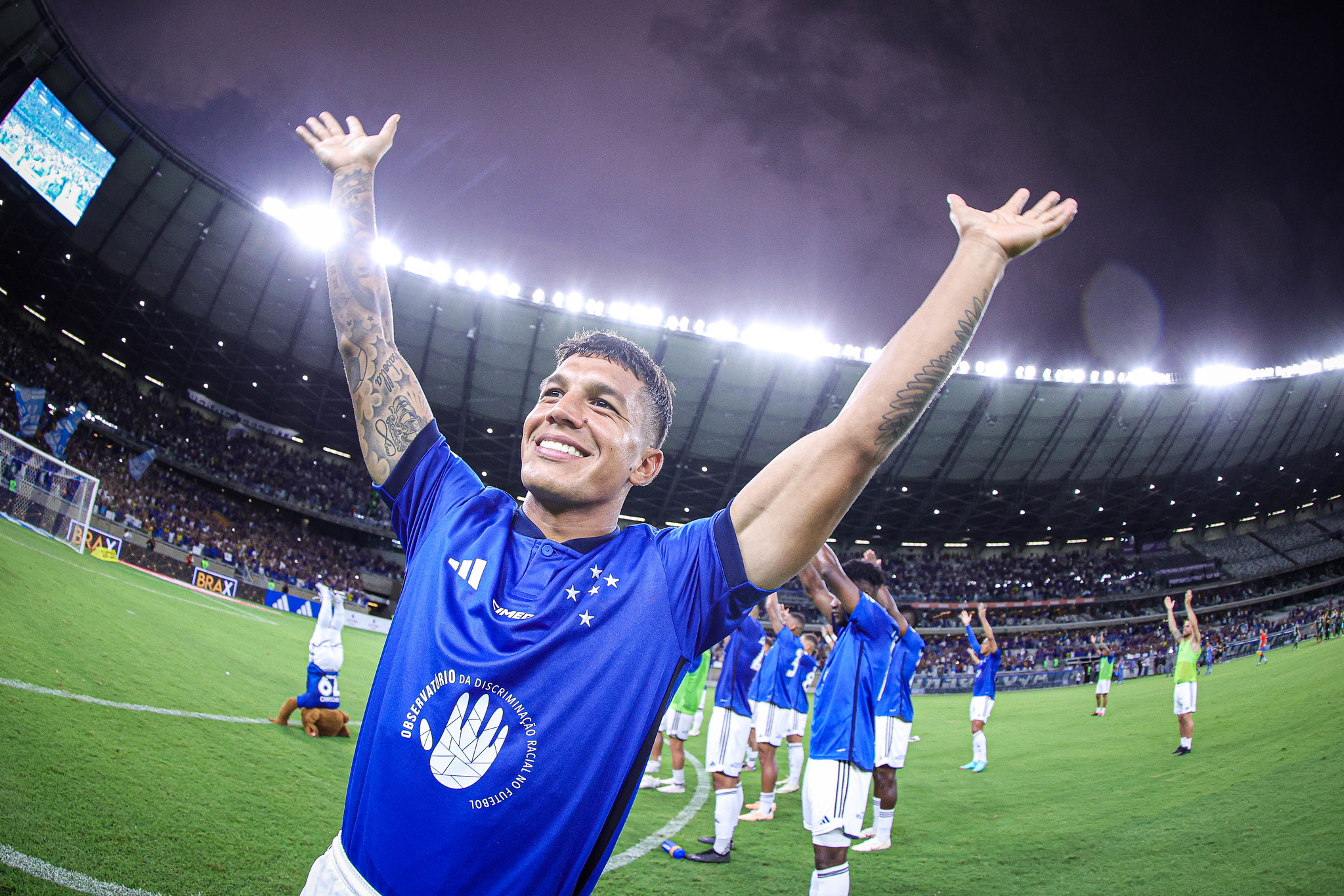 Cruzeiro vence Uberlândia, garante liderança geral e pega o Tombense nas quartas