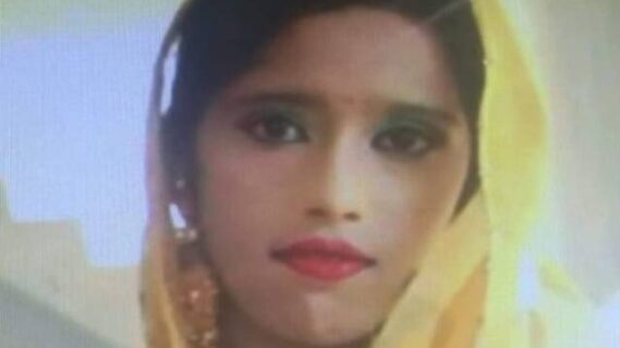 Mulher assassinada no Paquistão por seu irmão na frente do pai
