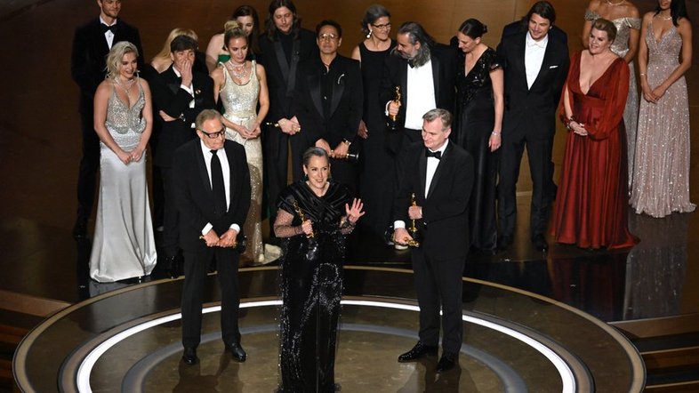 'Oppenheimer' domina premiações e leva estatueta de Melhor filme