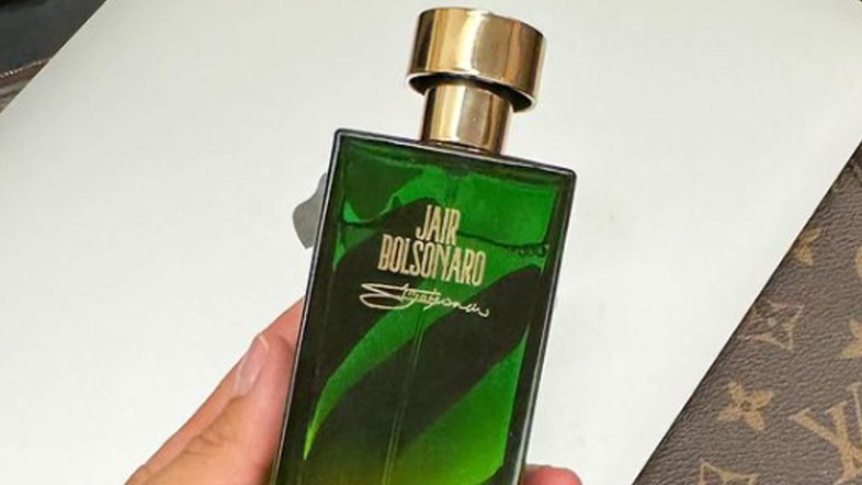 De acordo com Agustin Fernandez, o perfume marca o “início de uma nova era”, com a venda de um item que seria dedicado ao indivíduo descrito pelo maquiador como “homem que mais admiramos"
