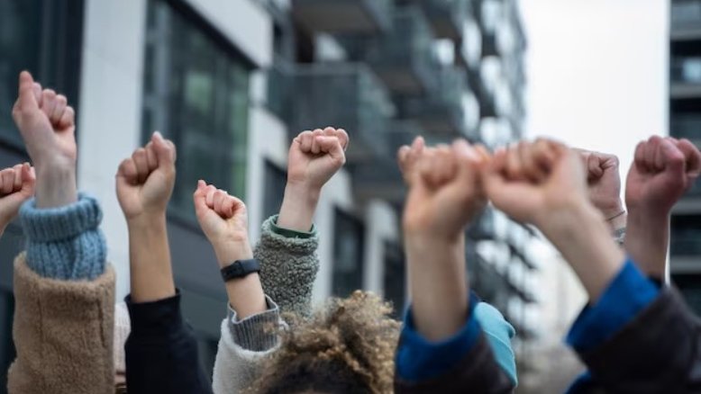 Pessoas 'progressistas' têm maior probabilidade de serem infelizes e deprimidas, aponta estudo