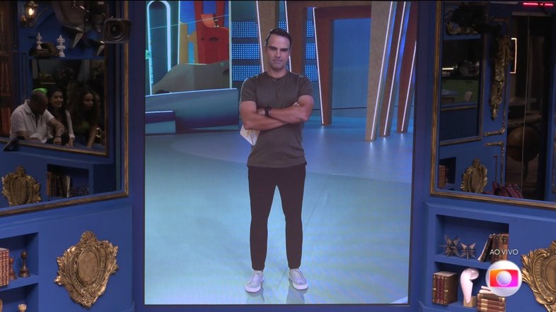BBB24: após noite tensa, Tadeu chama atenção de brothers ao vivo
