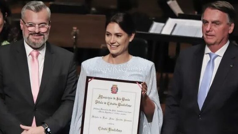 Quem é Rinaldo Digilio, vereador que diz ter pago R$ 100 mil para homenagear Michelle Bolsonaro no Theatro Municipal