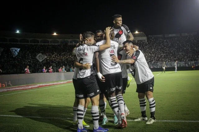 Vasco supera Água Santa nos pênaltis, espanta fantasma da 2ª fase e avança na Copa do Brasil