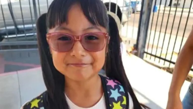 Menina de 7 anos sofre várias amputações após contrair uma doença bacteriana rara