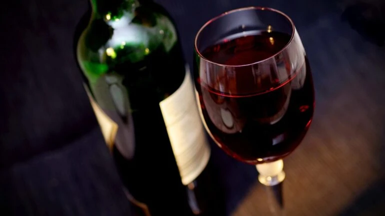 Itália: Bebê de 4 meses que ingeriu vinho melhora e é extubado
