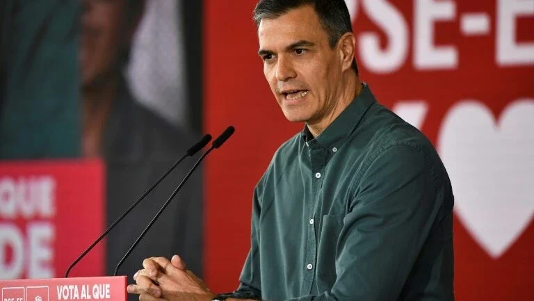 Sánchez acusa Milei de não estar 
