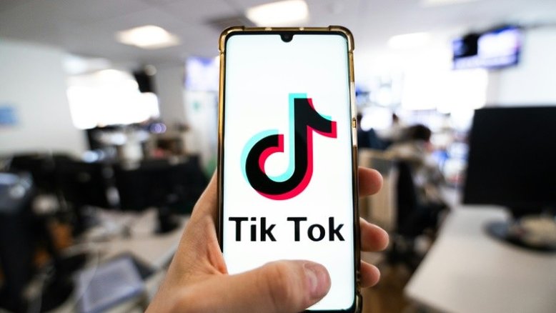 Deputados aprovam projeto que pode banir TikTok dos EUA