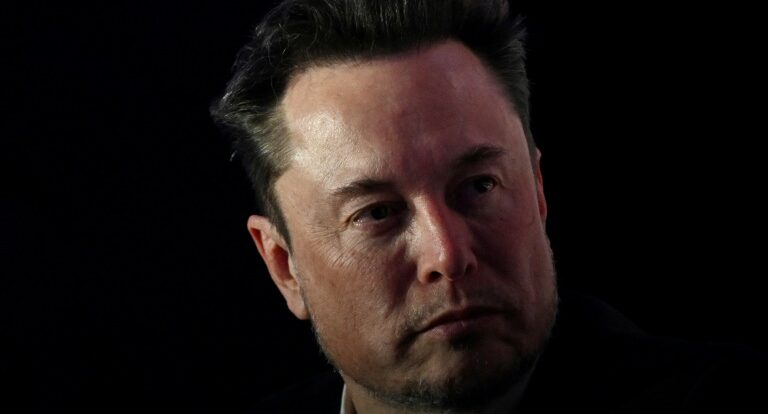 Depois de multa, Elon Musk rebate Moraes: 'A lei está violando a lei'