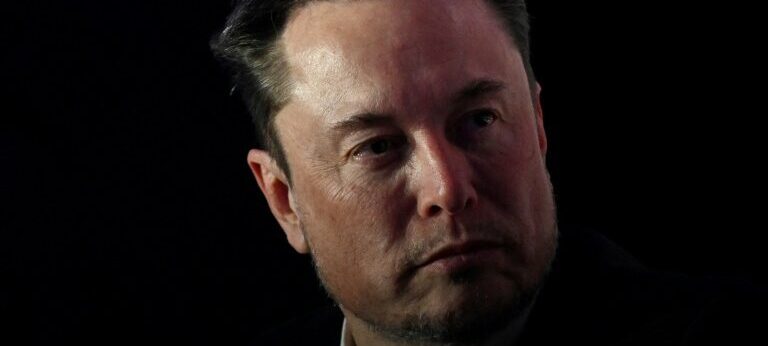 Depois de multa, Elon Musk rebate Moraes: 'A lei está violando a lei'