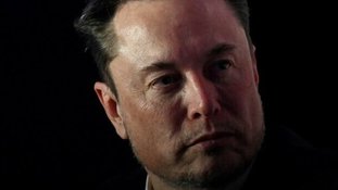 Depois de multa, Elon Musk rebate Moraes: 'A lei está violando a lei'