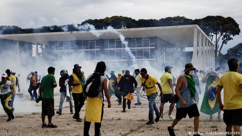 Evangélicos dominam posts de extrema direita, indica estudo