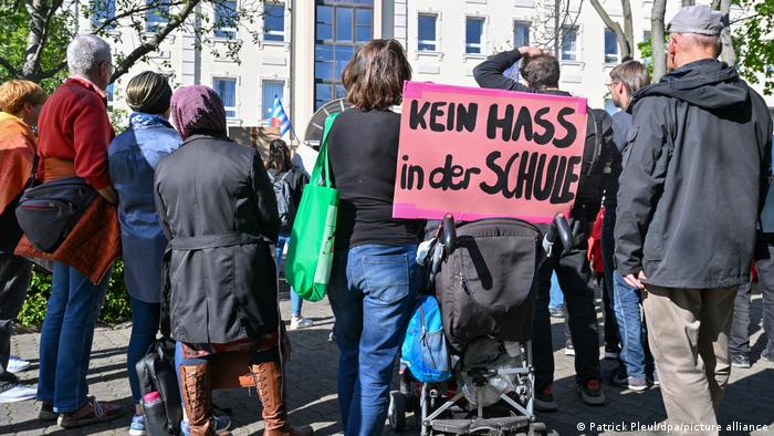 Estudantes alemães pedem providências contra extrema direita nas escolas