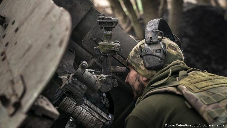 Com Ucrânia pressionada por falta de munição, Rússia toma povoado perto de Donetsk