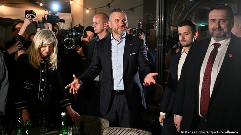 Eslováquia elege presidente pró-Rússia