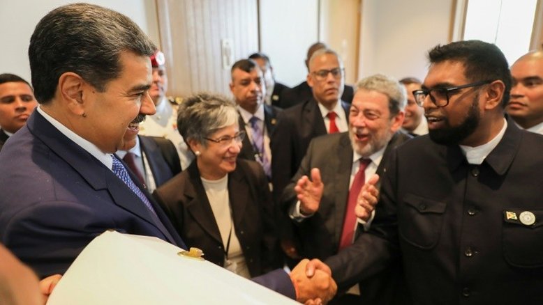 Maduro denuncia bases militares dos EUA em área disputada por Venezuela e Guiana